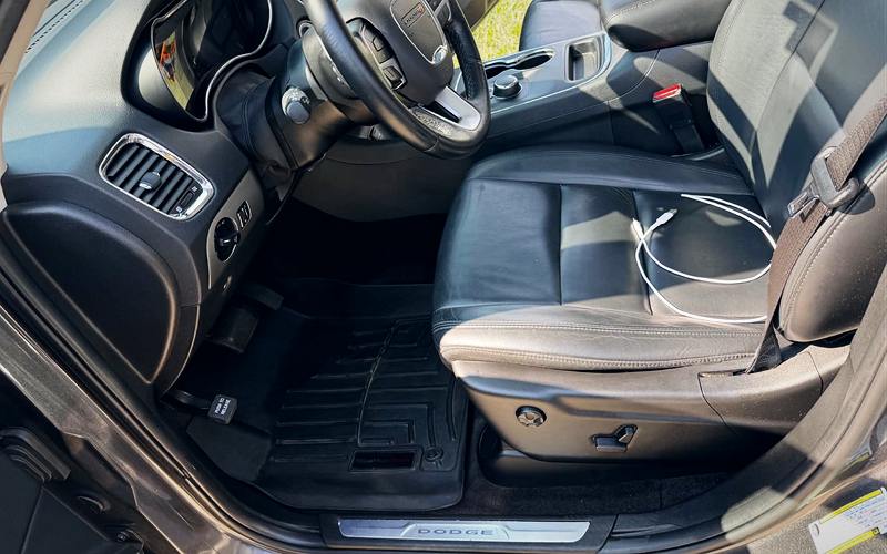 Detailed Dodge Durango front seats, dash and floor liners